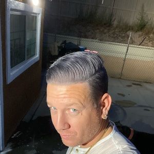 Meet your Posher, Derrick